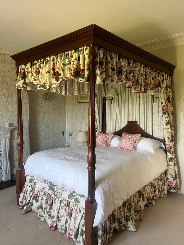King-size four-poster bed