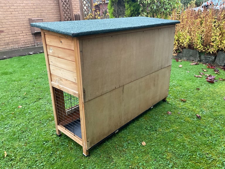 Rabbit or Guinea Pig Hutch + Extras. Possibly Deliver. 