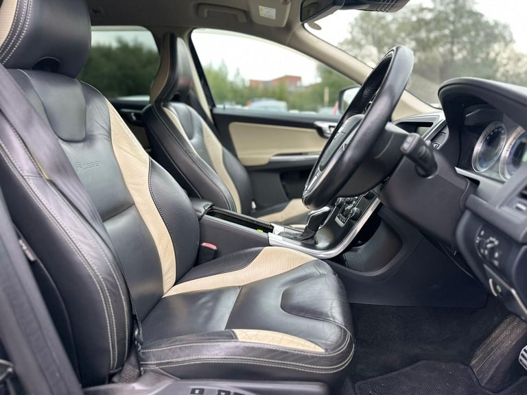 2025 Volvo XC60 2.0 T5 R-Design Premium SUV 5dr Petrol Powershift Euro 5 (240 ps) PETROL Automatic
