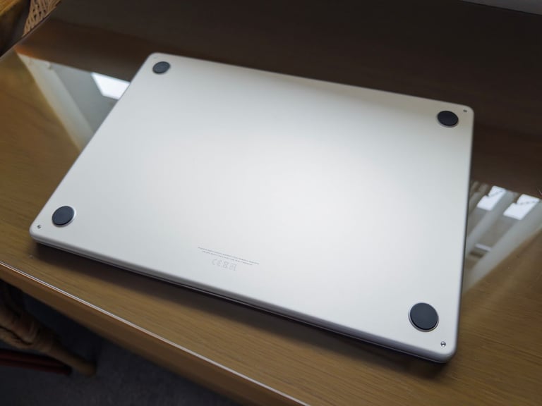 Apple MacBook Air M3 15", 16GB RAM, 256 SSD
