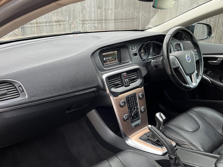2014 Volvo V40 D2 Cross Country SE Lux 5dr **£20 Road Tax** HATCHBACK Diesel Manual