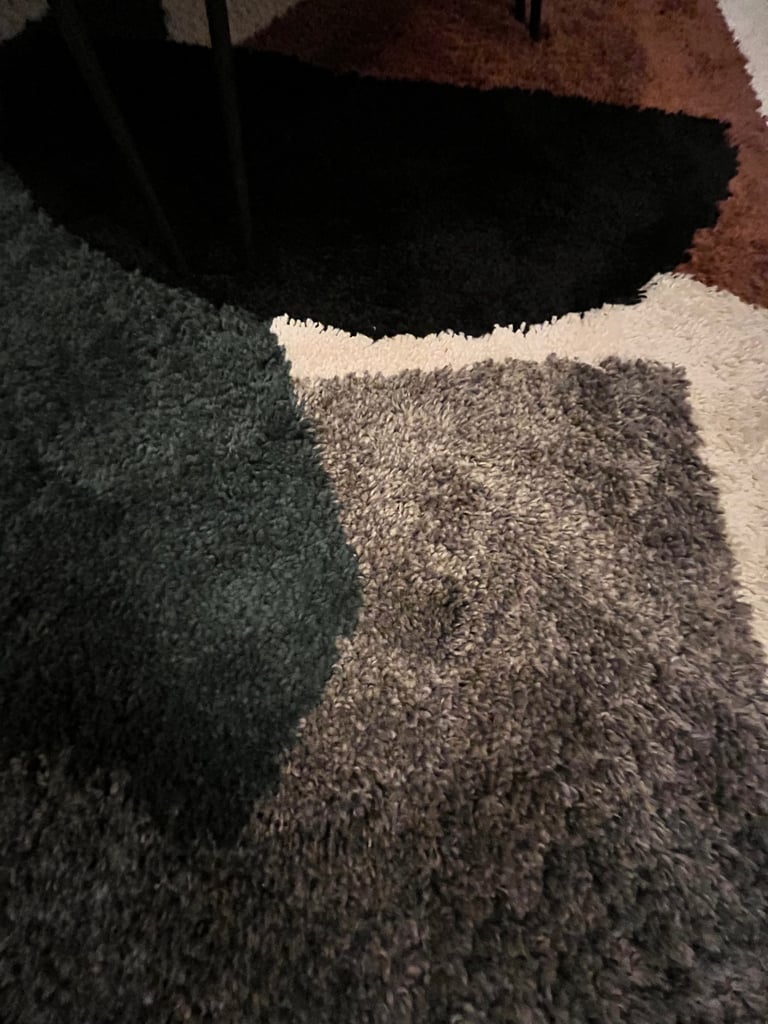 Very stylish rug for sale, immaculate condition!!