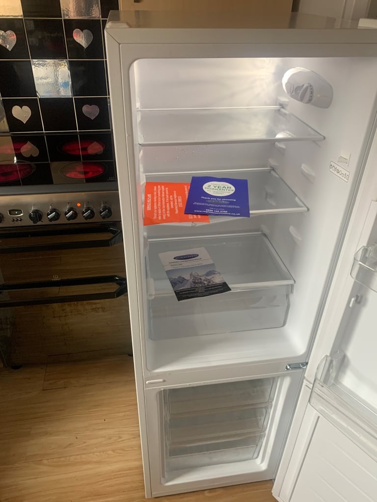 image for Fridge freezer months old / can deliver 