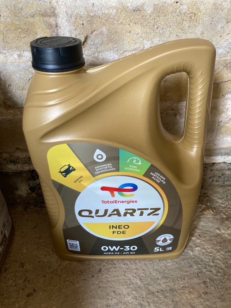 TotalEnergies Quartz INEO FIRST 0W/30 5L New unused engine oil 