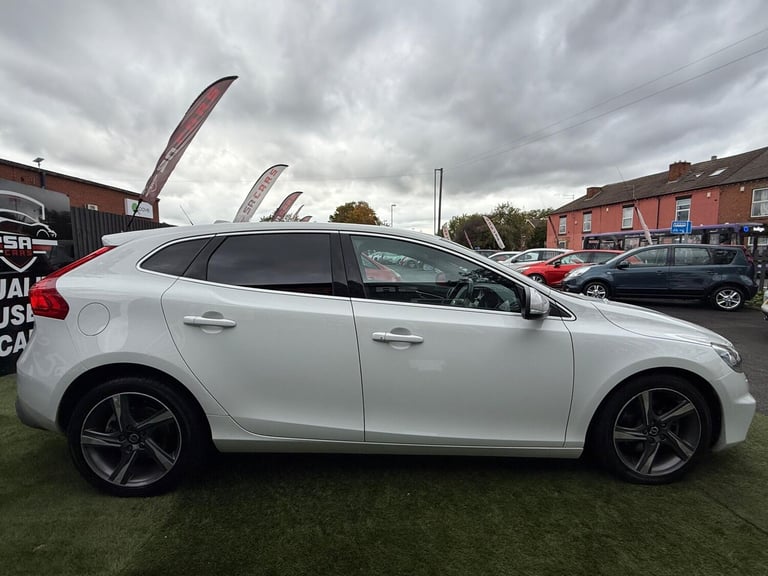 2015 Volvo V40 2.0 T2 R-Design Hatchback 5dr Petrol Manual Euro 6 (s/s) (122 ps) HATCHBACK Petrol...
