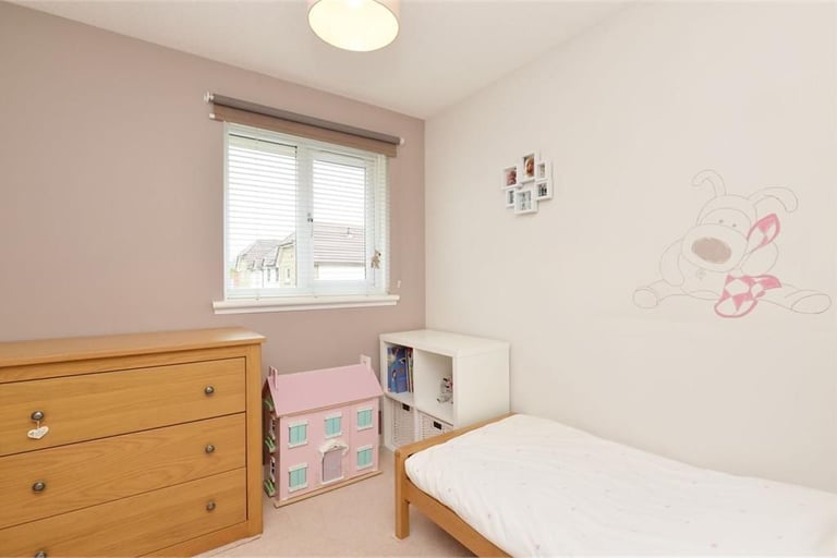 3 Bedroom Semi-detached House in Gyle, near Edinburgh Airport