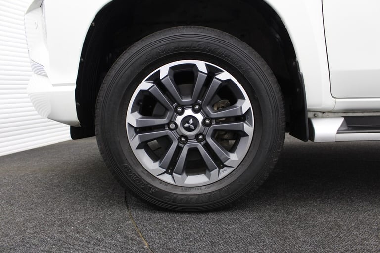 2020 Mitsubishi L200 Doublecab 2.2 Di-D Barbarian X 4WD Automatic Double Cab Pick-up Diesel Autom...