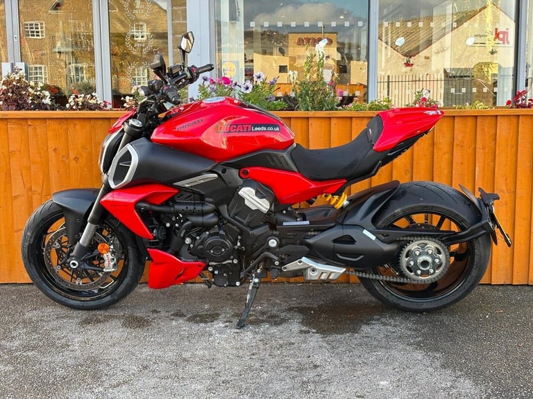 2025 Ducati Diavel V4 with full akro exhaust system