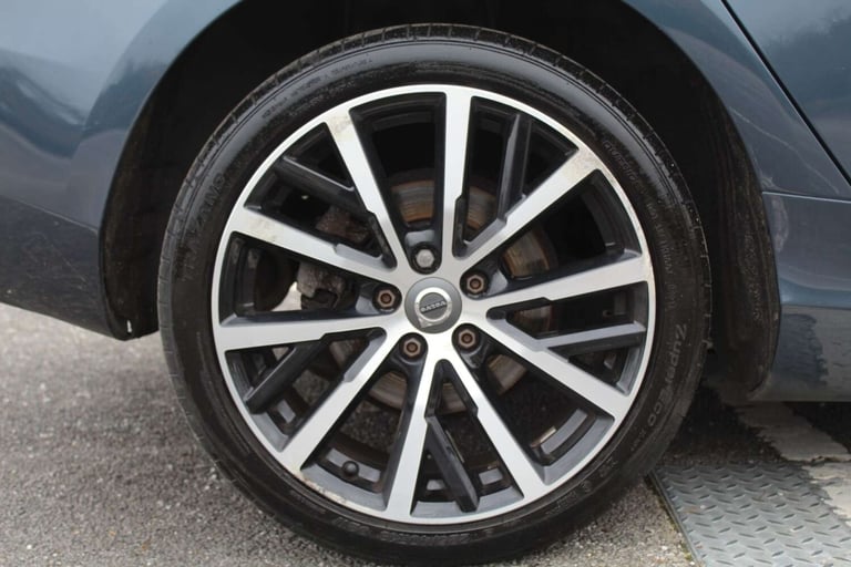 2019 Volvo V40 D3 [4 Cyl 152] Inscription Edition 5dr Geartronic HATCHBACK DIESEL Automatic