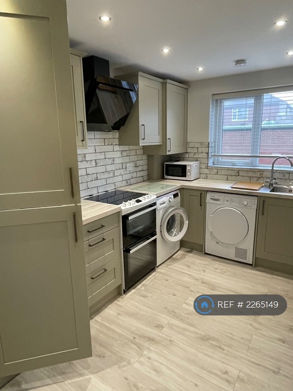 2 bedroom flat in Garstang Road, Preston, PR3 (2 bed) (#2265149)