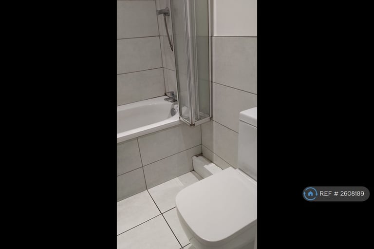 2 bedroom flat in Bury Road, Rawtenstall, Rossendale, BB4 (2 bed) (#2608189)