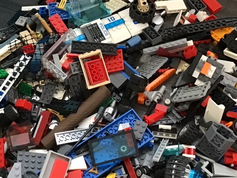 Lego 12 kg in weight, lots of parts, some Lego city, some Lego friends and stars wars etc 