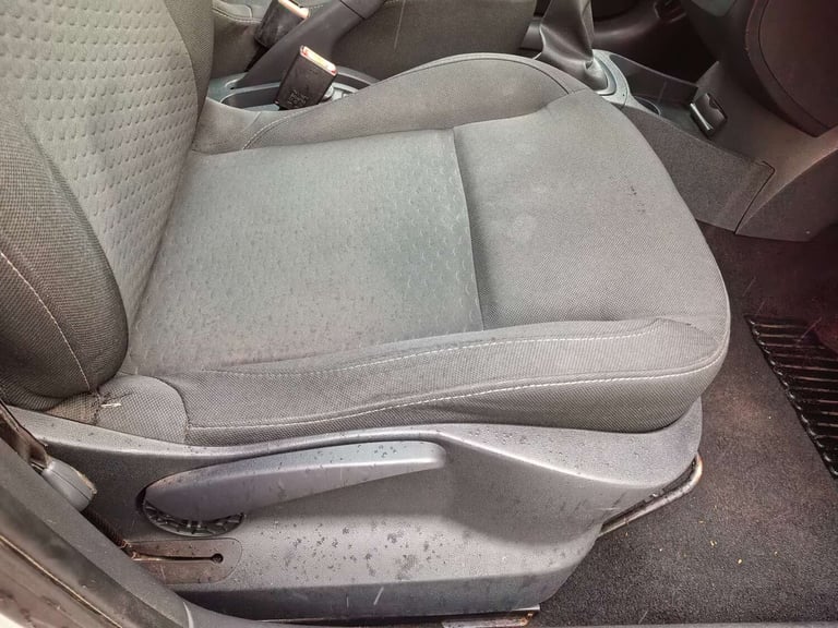 2009 Renault Clio 1.1 Clio Expression 16v 5dr Hatchback Petrol Manual