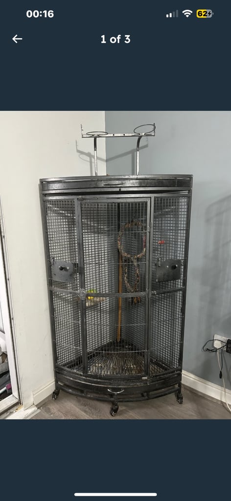 Corner parrot cage
