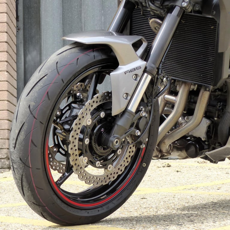 2024 KAWASAKI Z900 FPFNN, STUNNING LOW MILEAGE 1-OWNER MOTORCYCLE.