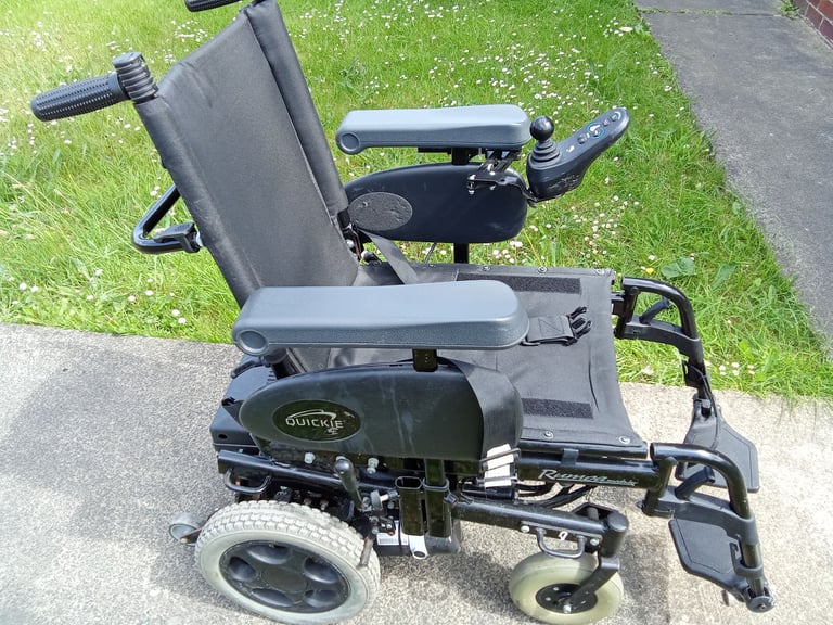 Electric wheelchair 