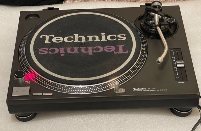 Technics SL 1210 MK2 Direct Drive Turntable 