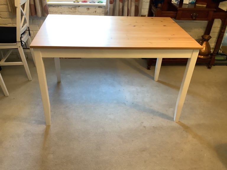 Dining room table