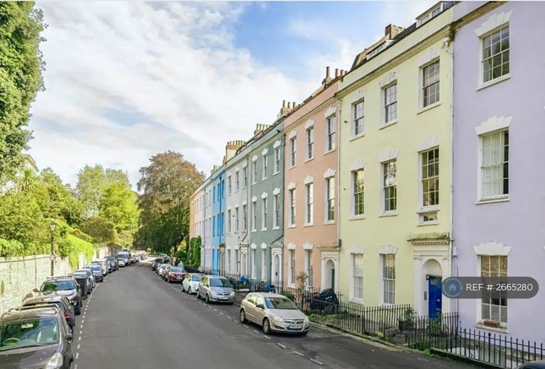 2 bedroom flat in Cornwallis Crescent, Bristol, BS8 (2 bed) (#2665280)