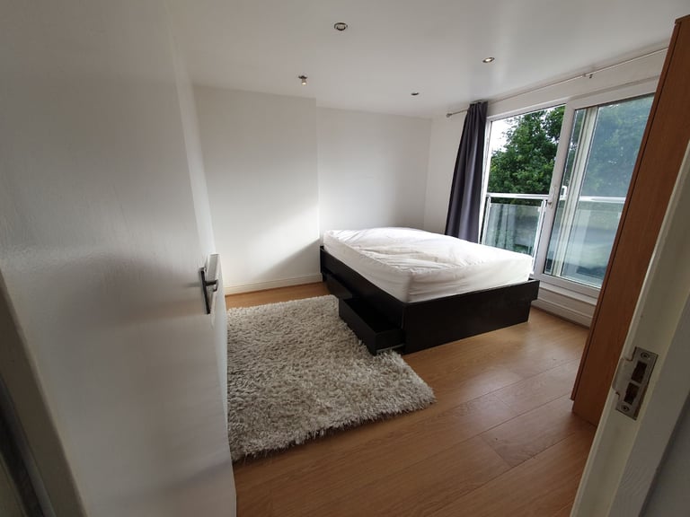 Newly decorated large double room 
