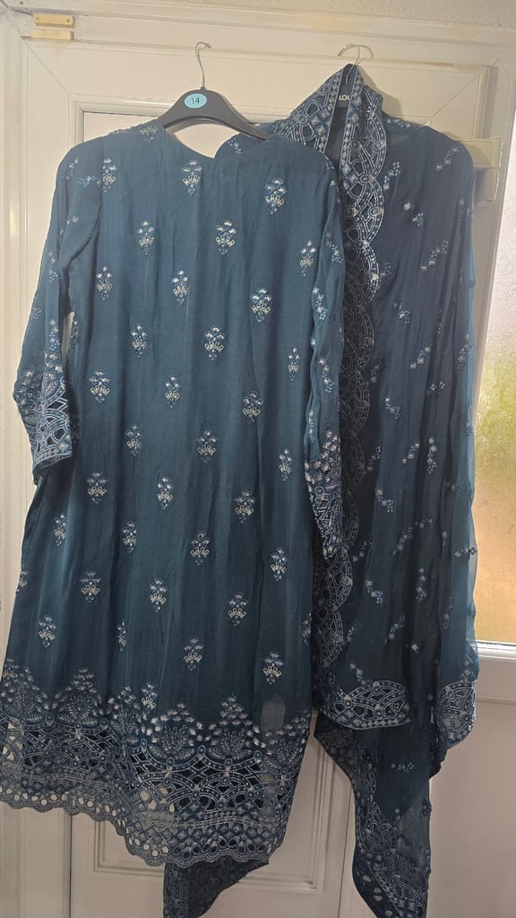 Embroidered Chiffon Zinc colour beautifull original designer dress 3 pieces,only wore 3 hours