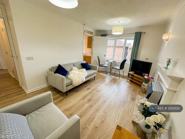 1 bedroom flat in Church Road, Haywards Heath, RH16 (1 bed) (#2521332)