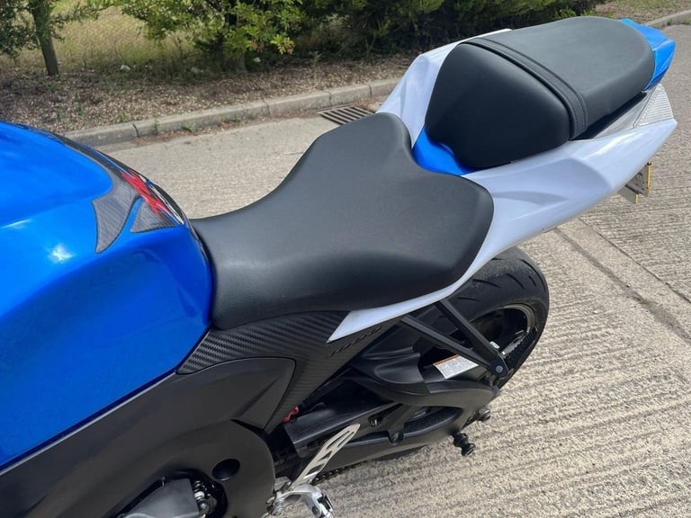 2014 14 SUZUKI GSXR 1000 L4 BLUE  WHITE SPORTS R1 GSXR1000 - LOW MILES CBR