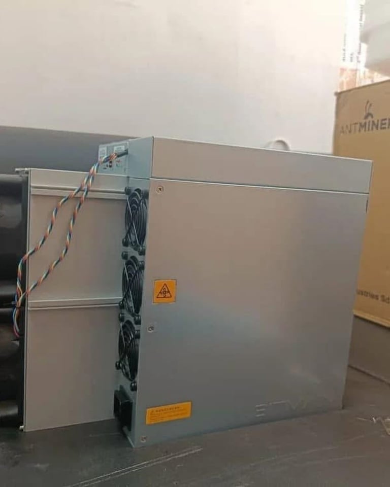 Bitmain Antminer l9 (17GH)