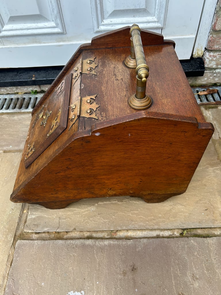                                  VINTAGE OAK COAL BOX
