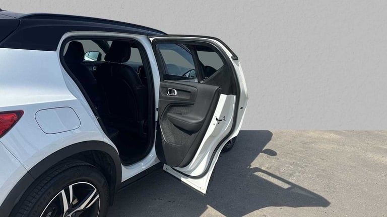 2020 Volvo XC40 2.0 B4P R DESIGN 5dr Auto Estate Petrol Automatic
