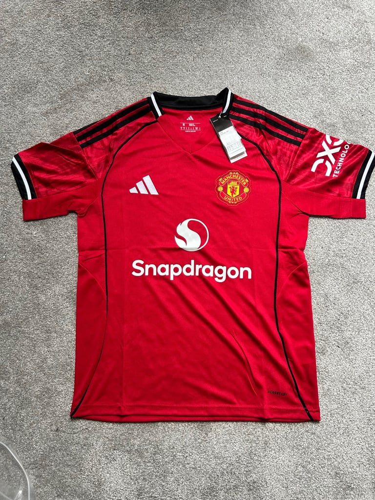 Manchester United ‘25-‘26 home shirt 