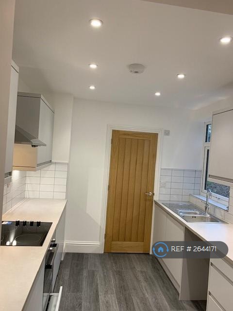 1 bedroom flat in Adrian Square, Westgate-On-Sea, CT8 (1 bed) (#2644171)