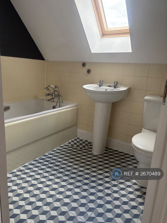 2 bedroom house in Hewlett Road, Cheltenham, GL52 (2 bed) (#2670489)