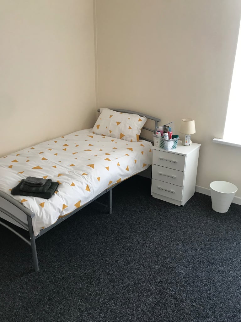 Supported Temporary Accommodation - Single & Double rooms Rent (Only pay Service Charge) Ref 145