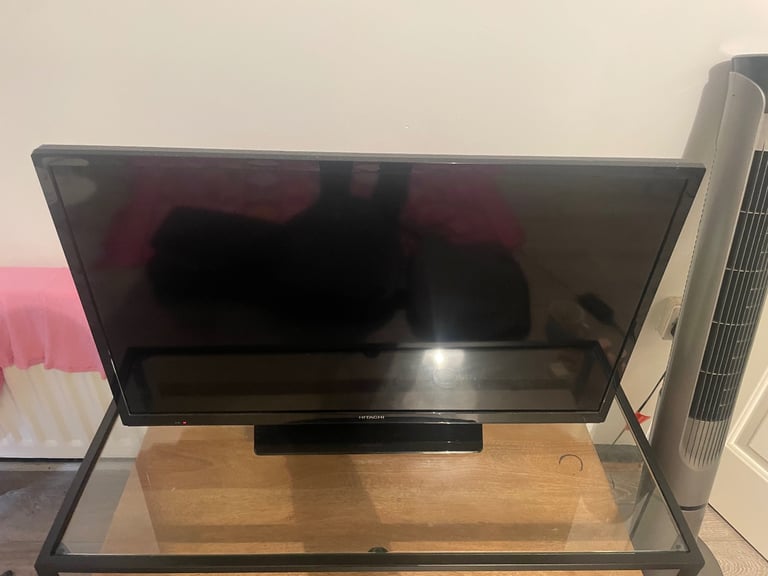 Hitachi 32 inch smart tv with dvd player 