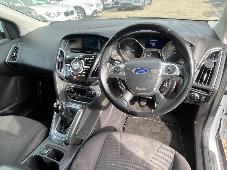 2011 Ford Focus 1.6 Titanium Euro 5 5dr HATCHBACK Petrol Manual