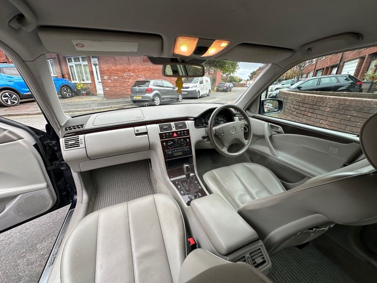 Mercedes-Benz, E CLASS, Saloon, 2001, Semi-Auto, 2155 (cc), 4 doors