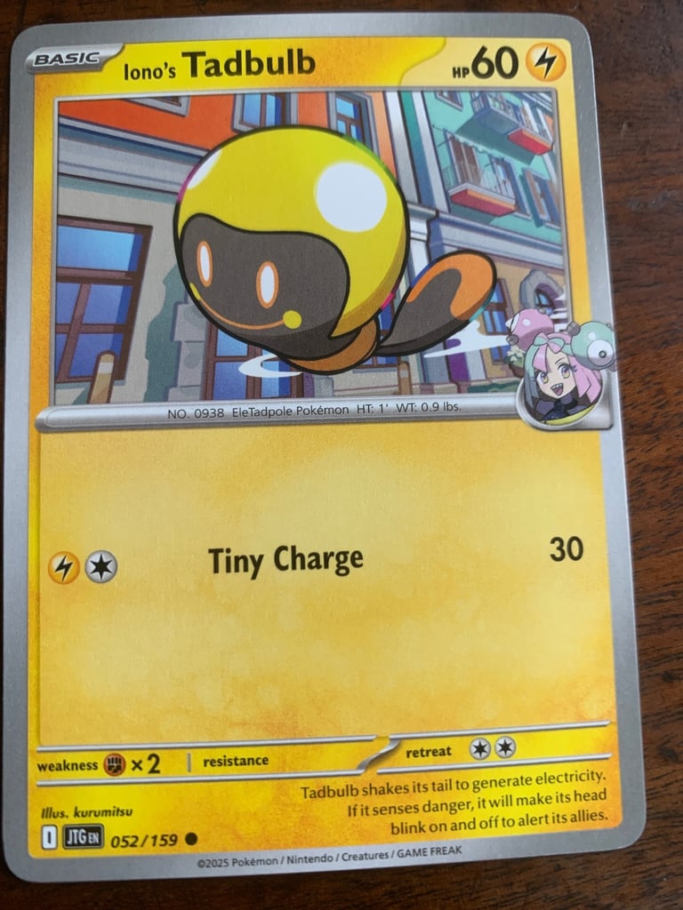 Two very good condition Pokemon cards