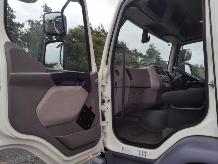 2022 DAF LF 260 4X2 with 28ft GRP Box