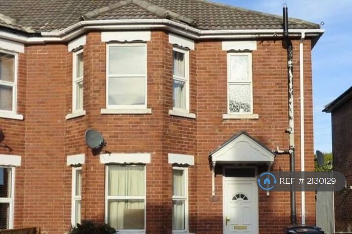 5 bedroom house in Shelbourne Road, Bournemouth, BH8 (5 bed) (#2130129)
