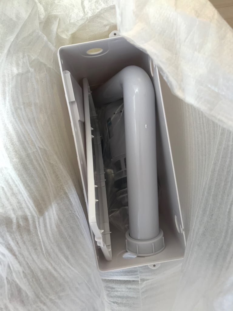 Toilet cistern concealed new