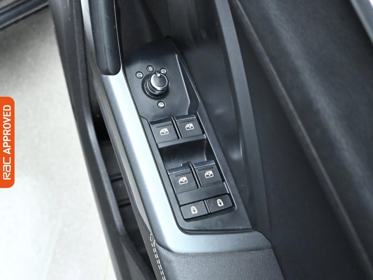 2019 Audi Q3 1.5 TFSI CoD 35 S line SUV 5dr Petrol S Tronic Euro 6 (s/s) (150 ps) SUV PETROL Auto...