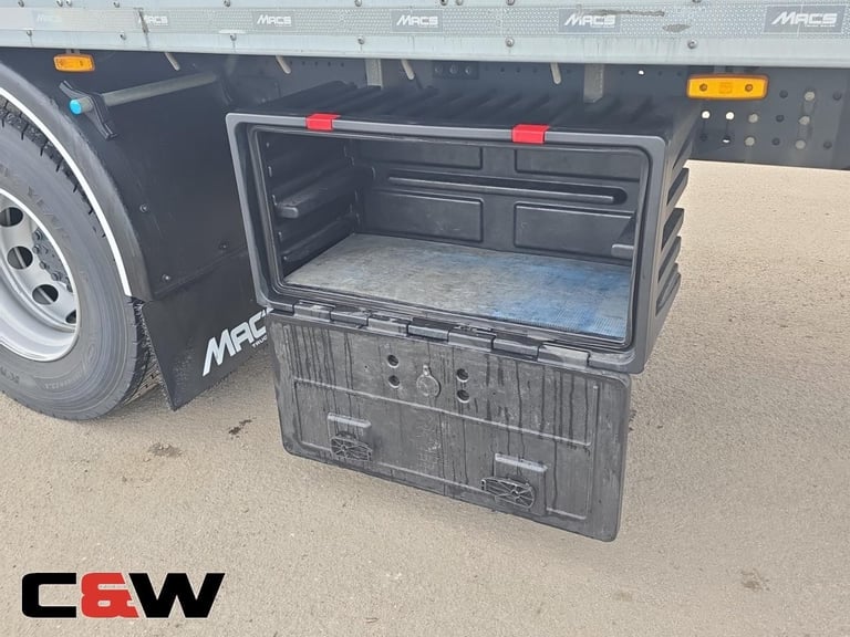 2025 (74)FA LF 230 4x2 Flatbed 18T Day Cab - 44,000Kms
