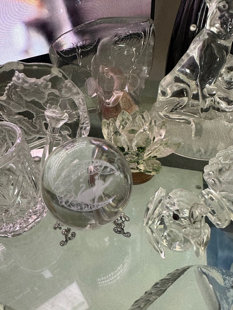 Glass and crystal ornaments. 