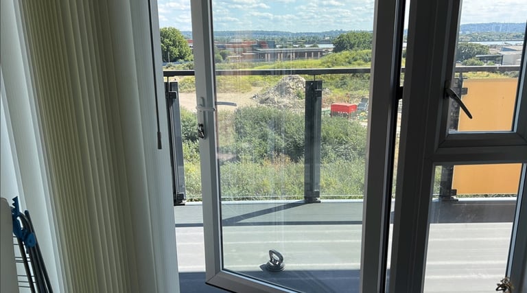 ROOM IN SHARED NEWBUILT FLAT- IG11