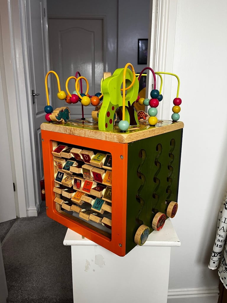 Pre loved zany zoo activity cube 