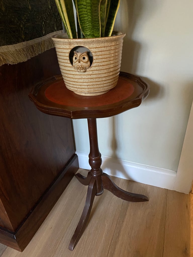 image for Antique small side/plant table 