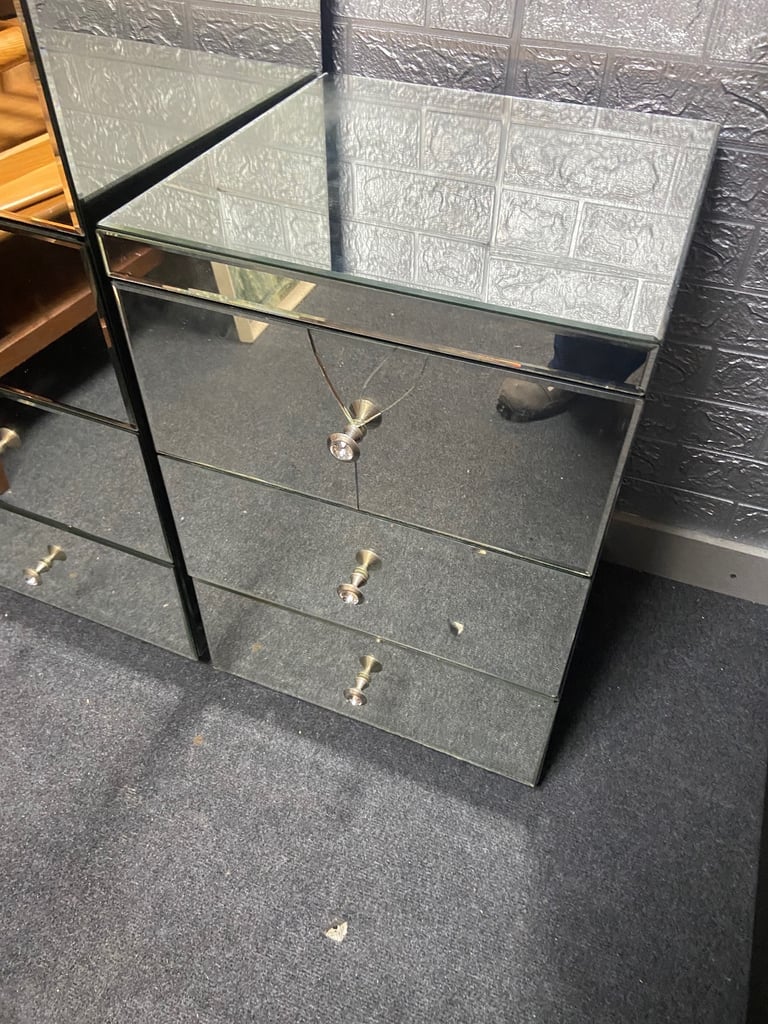 Mirrored chest of drawers & bedside 