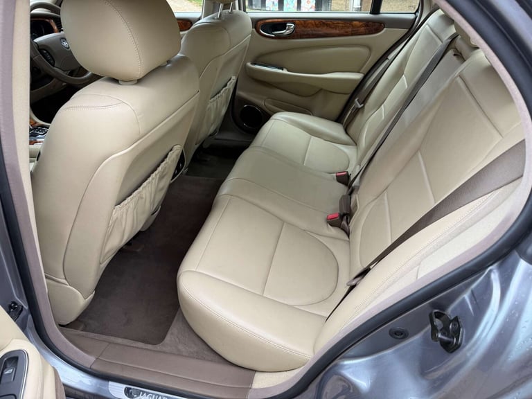 2007 Jaguar XJ 2.7 XJ Executive TDVi Auto 4dr Saloon Diesel Automatic