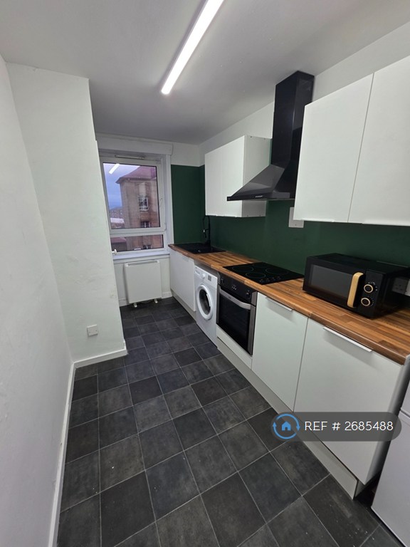 2 bedroom flat in Cathcart Street, Greenock, PA15 (2 bed) (#2685488)